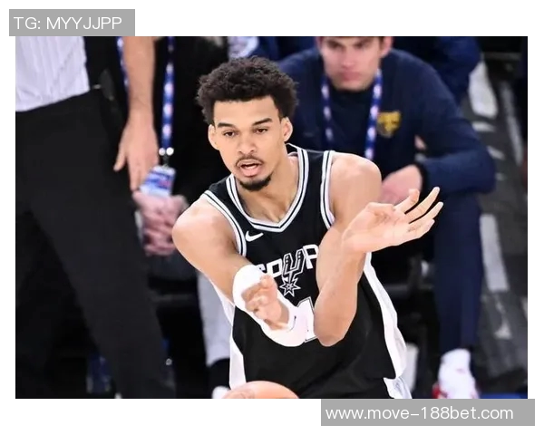 哈克斯空切接球一气呵成单臂隔扣文班亚马震撼全场